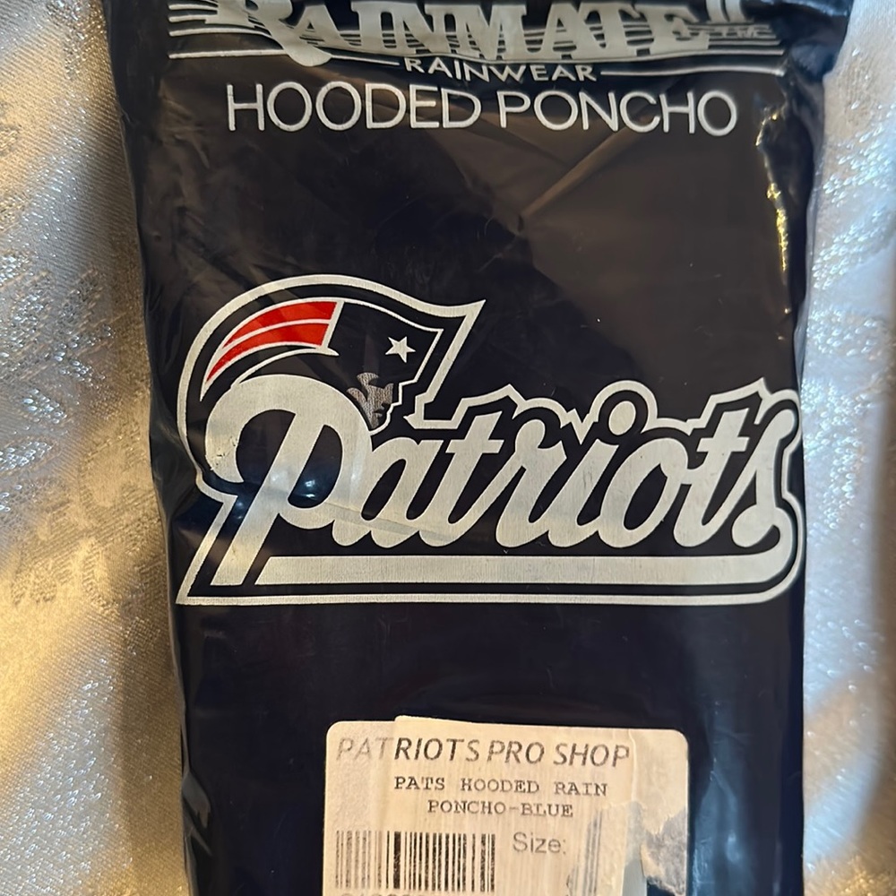 2 New England Patriots Collector’s Rain Poncho (NWT) - Picture 2 of 6